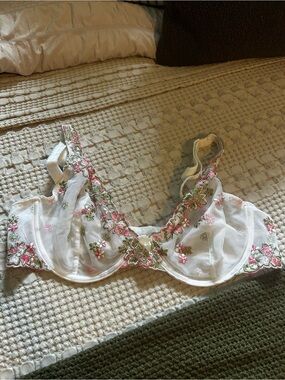 Cassandra intimates White Floral Embroidered Underwire Bra 36C